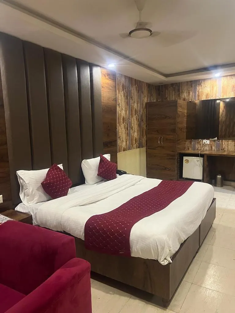 Hotel Hanuwant Palace New Delhi 2*,